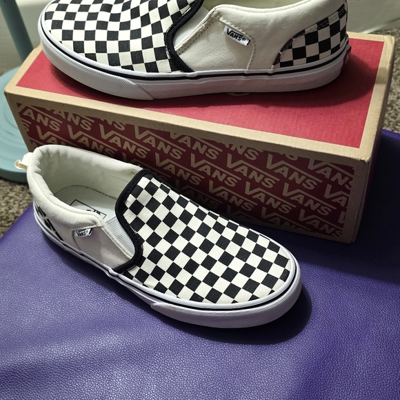 Vans - Picture 10 of 10